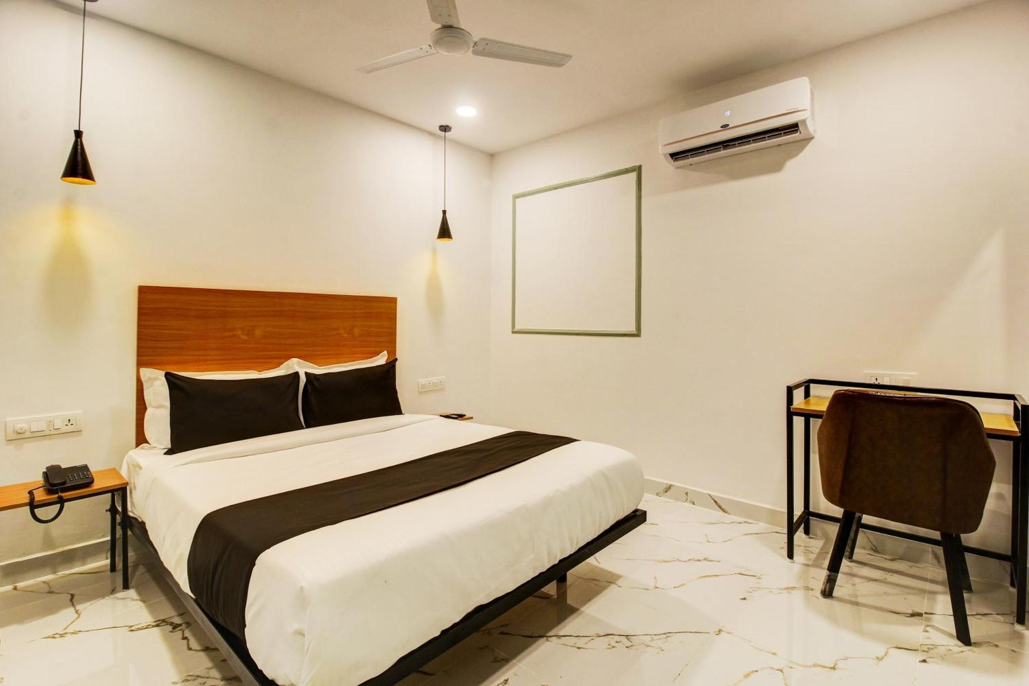 Super Townhouse Rcc Hotel Banjara Hills Hyderabad Exterior foto