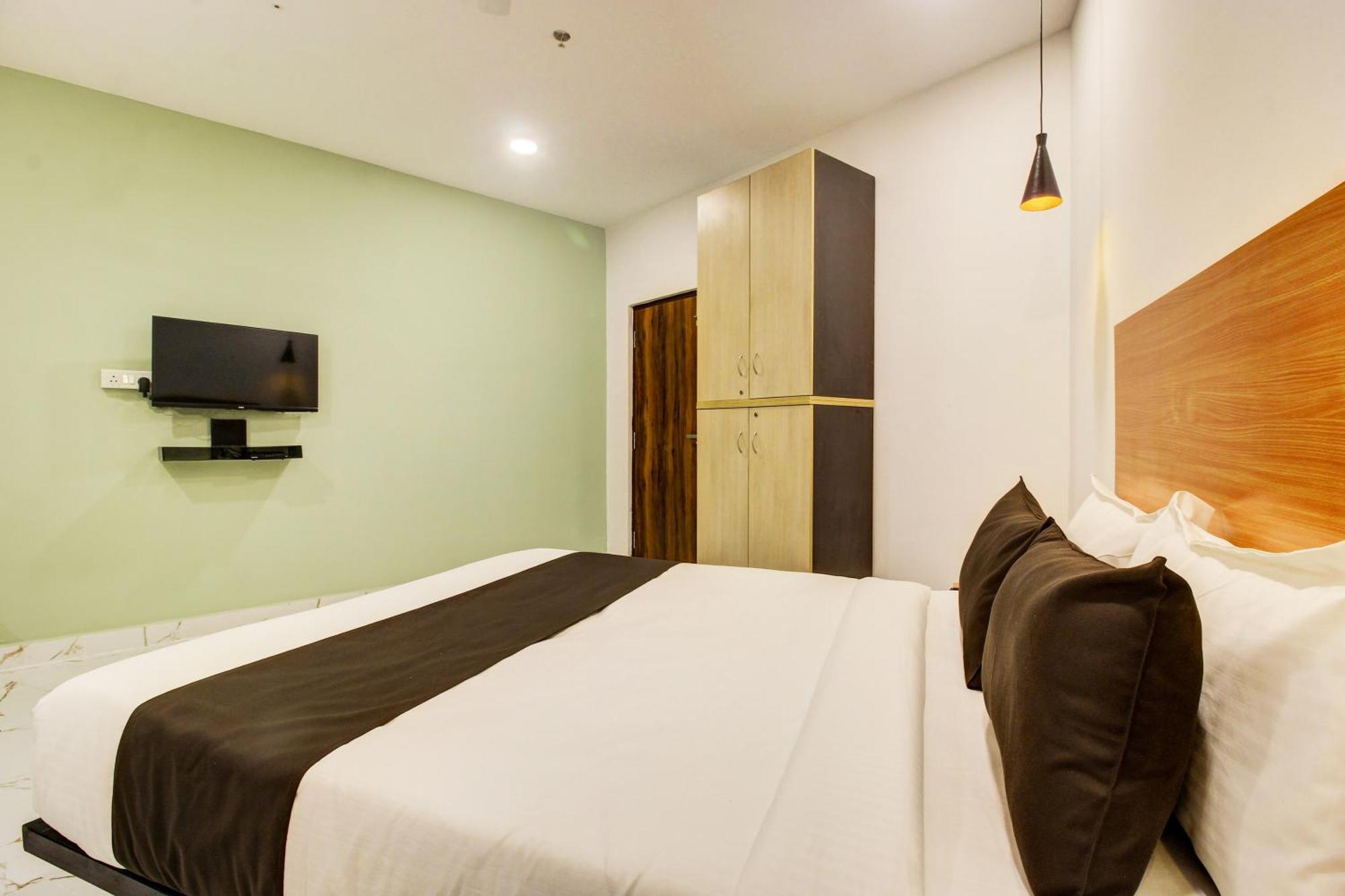 Super Townhouse Rcc Hotel Banjara Hills Hyderabad Exterior foto