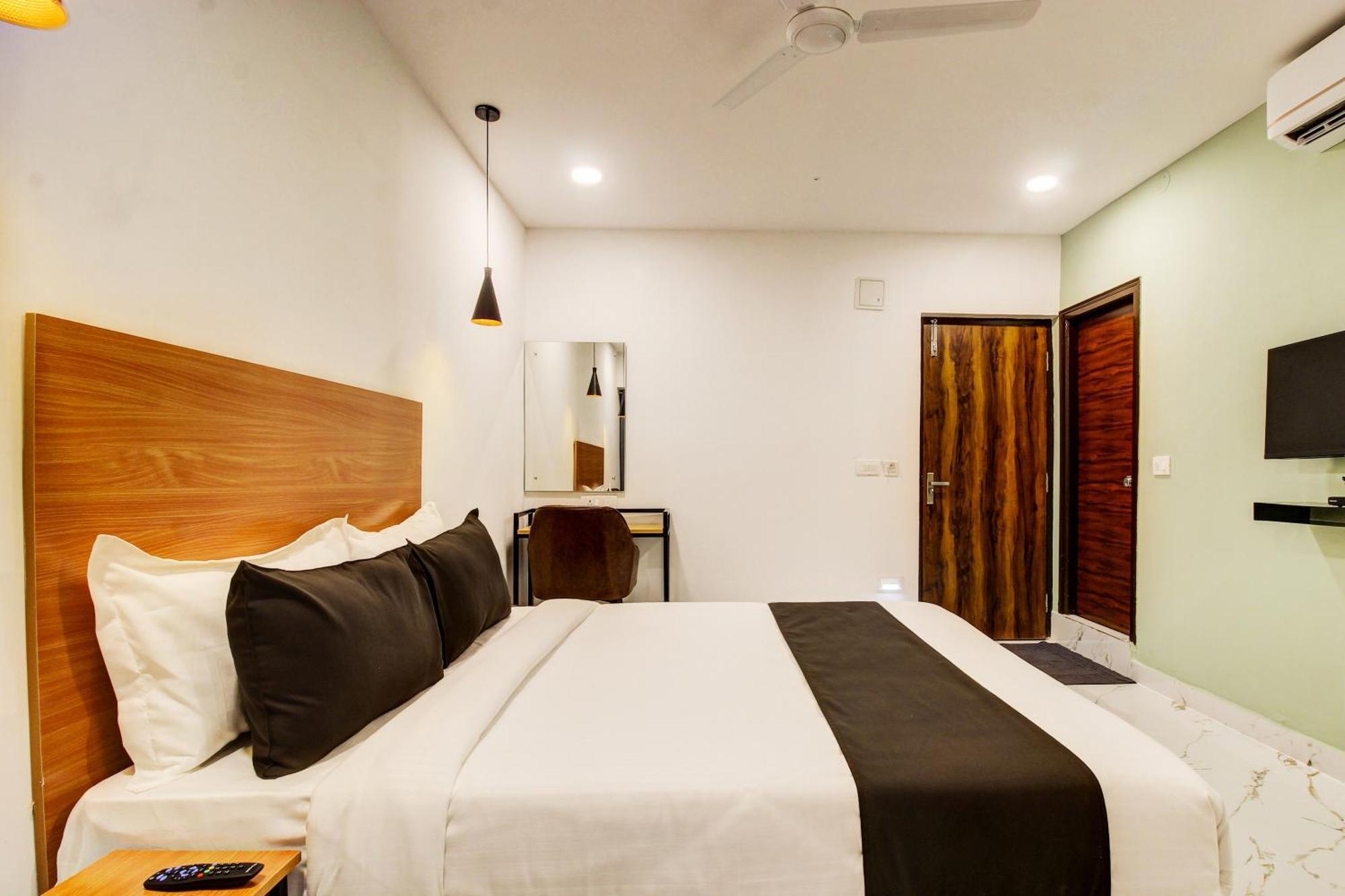 Super Townhouse Rcc Hotel Banjara Hills Hyderabad Exterior foto